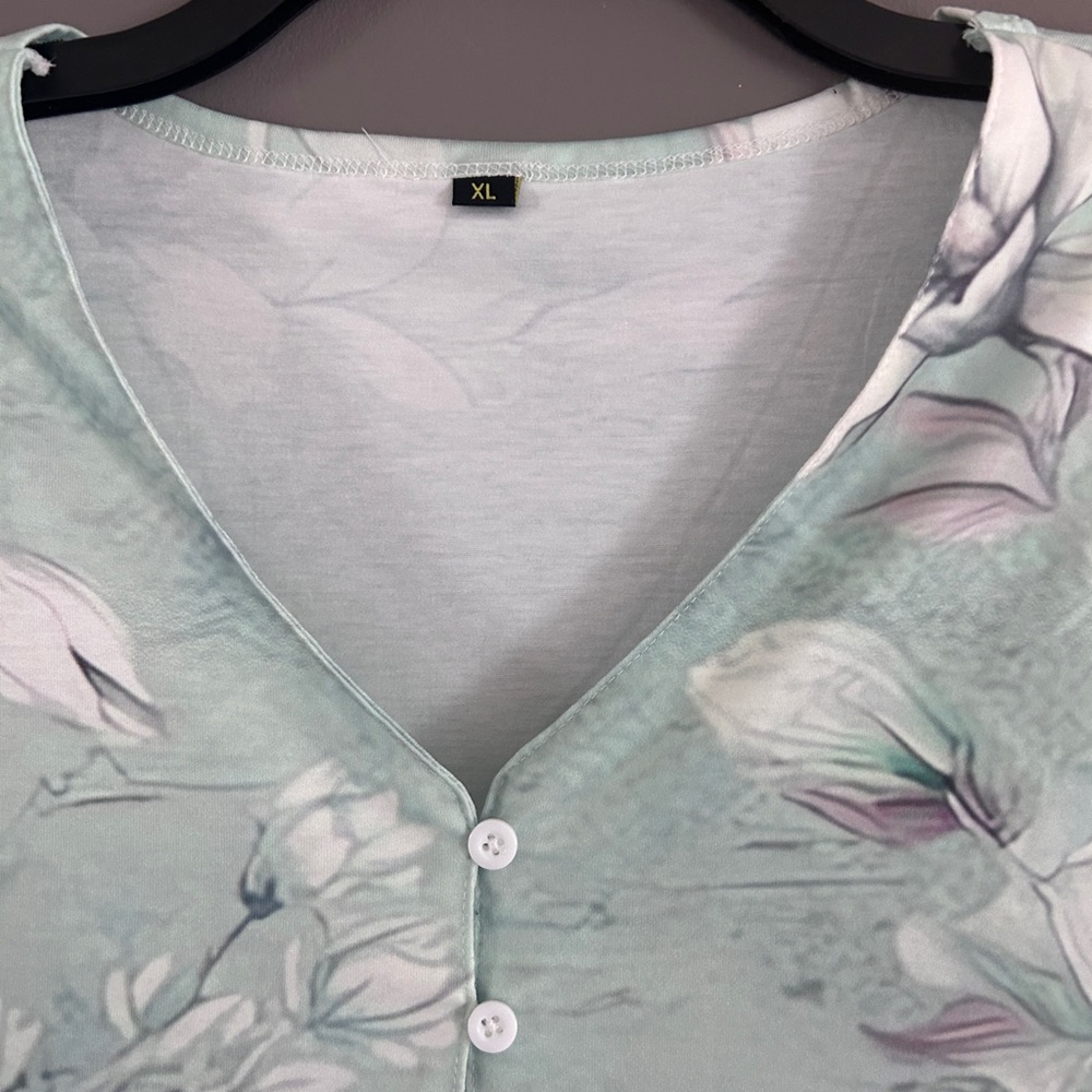 Women’s Pullover Top Green Floral Size XL NWOT - Picture 6 of 8